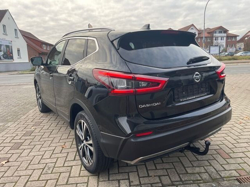 Nissan Qashqai 1.3 DiG-T N-Connecta AHK Panoramadach Carplay