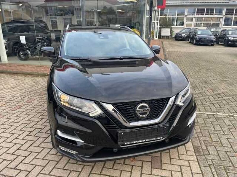 Nissan Qashqai 1.3 DiG-T N-Connecta AHK Panoramadach Carplay