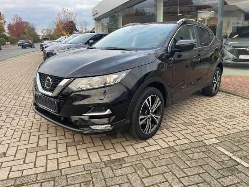 Nissan Qashqai 1.3 DiG-T N-Connecta AHK Panoramadach Carplay