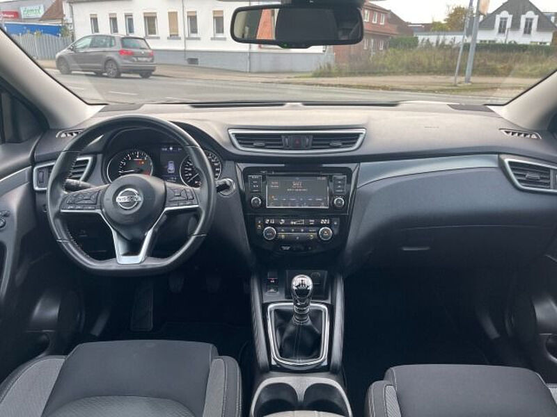 Nissan Qashqai 1.3 DiG-T N-Connecta AHK Panoramadach Carplay