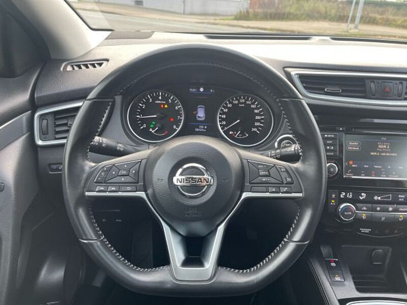 Nissan Qashqai 1.3 DiG-T N-Connecta AHK Panoramadach Carplay