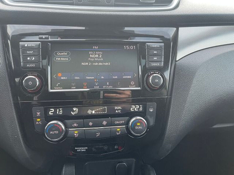 Nissan Qashqai 1.3 DiG-T N-Connecta AHK Panoramadach Carplay